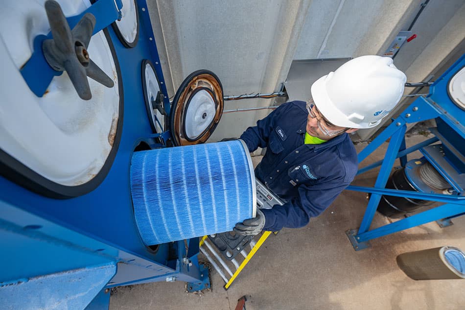 working-with-government.!image-alt-1