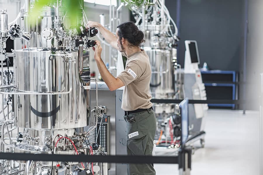 speaking-on-behalf.!image-alt